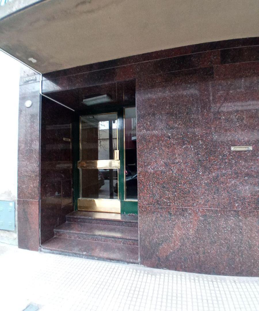 EXCELENTE DEPARTAMENTO DE 2 AMBIENTES EN LA CALLE VENEZUELA AL 3000, BALVANERA