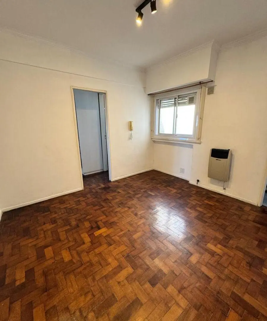 EXCELENTE DEPARTAMENTO DE 2 AMBIENTES EN LA CALLE VENEZUELA AL 3000, BALVANERA 1
