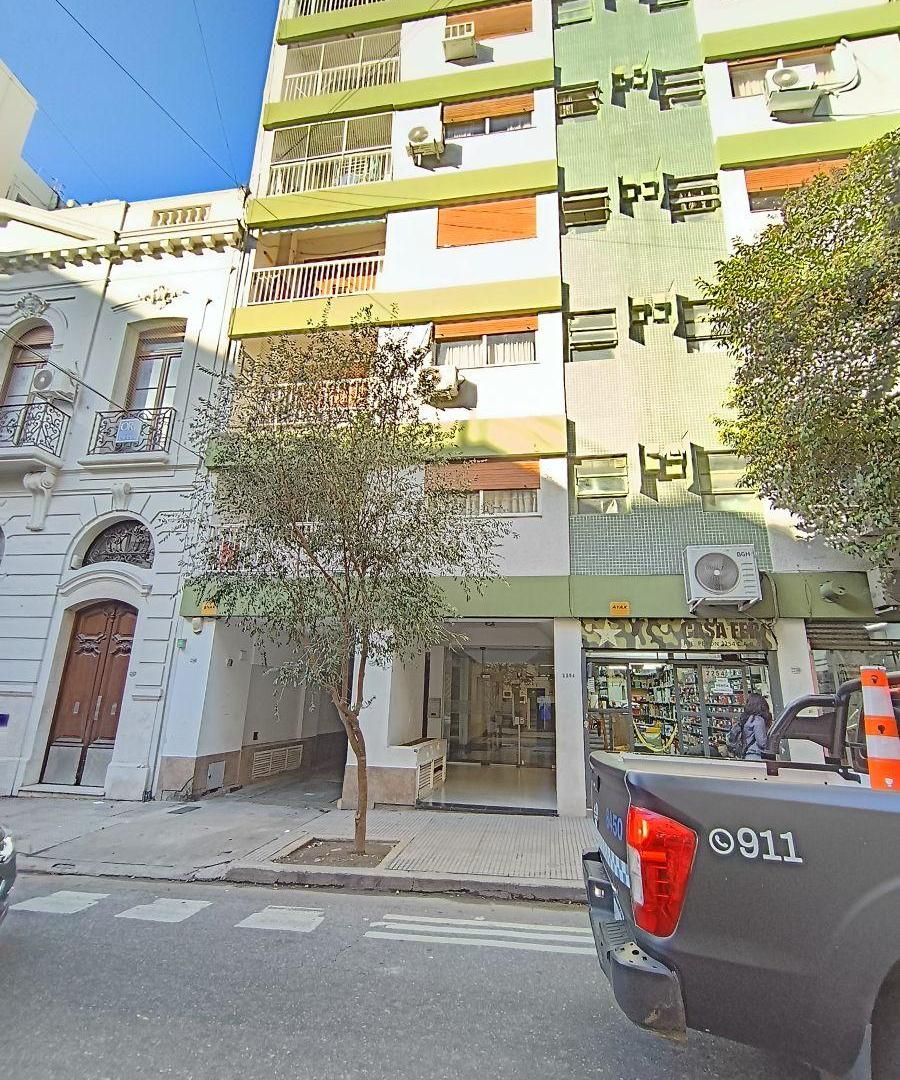 Foto de EXCELENTE DEPTO. 2 AMB. C/BALCON ATERRAZADO Y COCHERA EN LA CALLE PERON, imagen 4