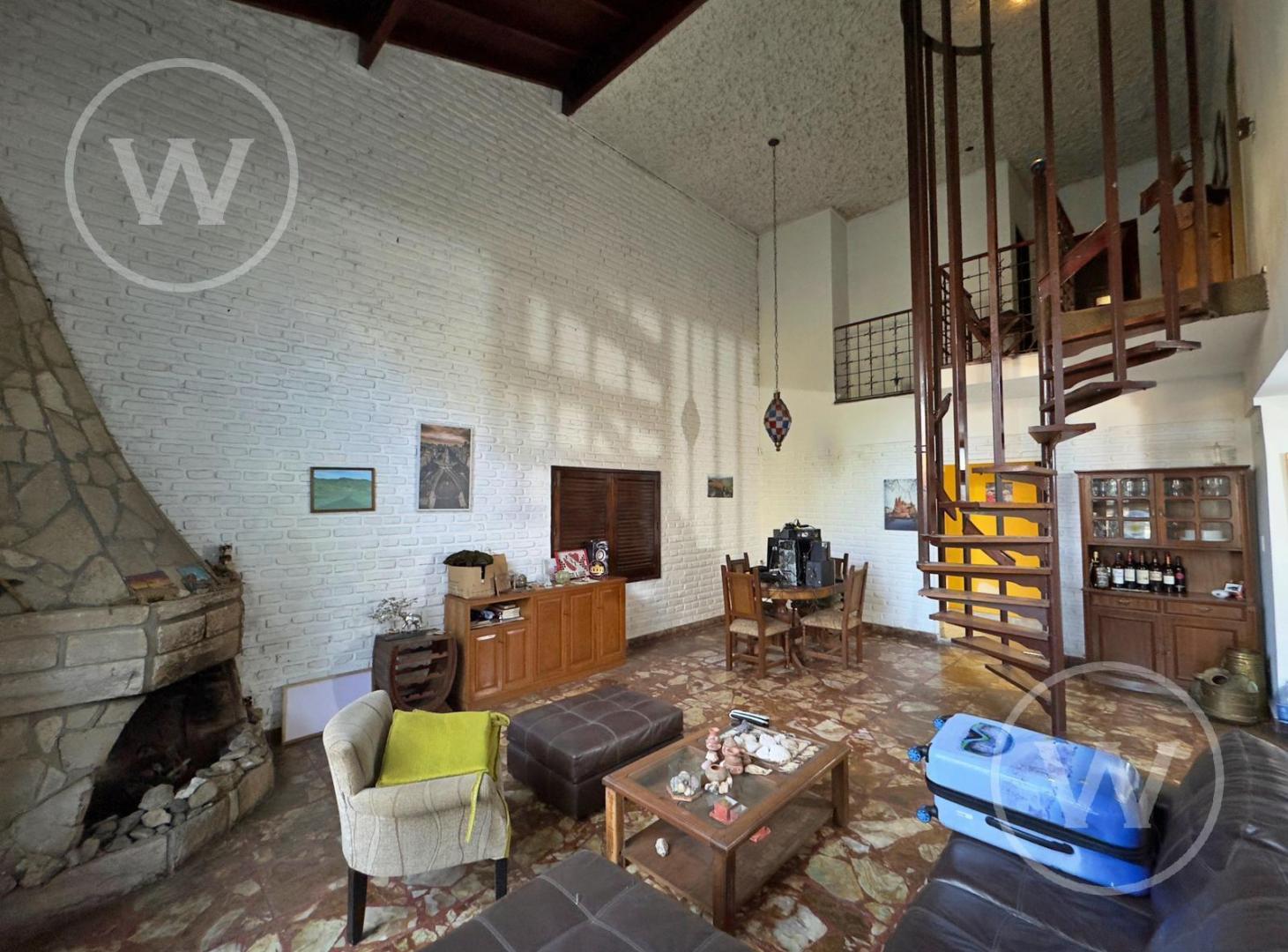 4 Ambientes | Lote de 430 m² | Pileta | Cocheras | Apto Crédito