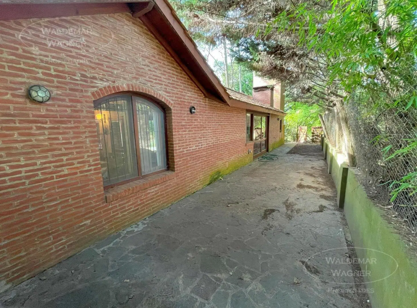 Chalet en Planta Baja con enorme Jardín al Bosque - Carilo 5