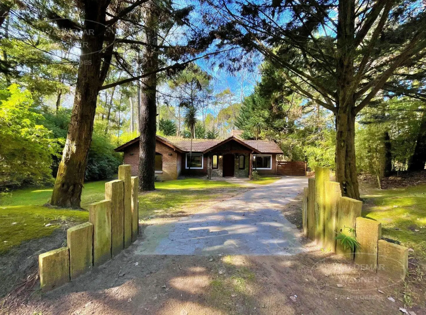 Chalet en Planta Baja con enorme Jardín al Bosque - Carilo 5