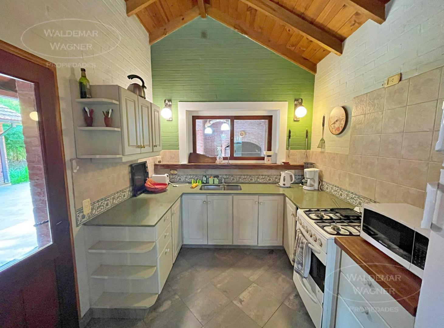 Foto de Chalet en Planta Baja con enorme Jardín al Bosque - Carilo, imagen 4