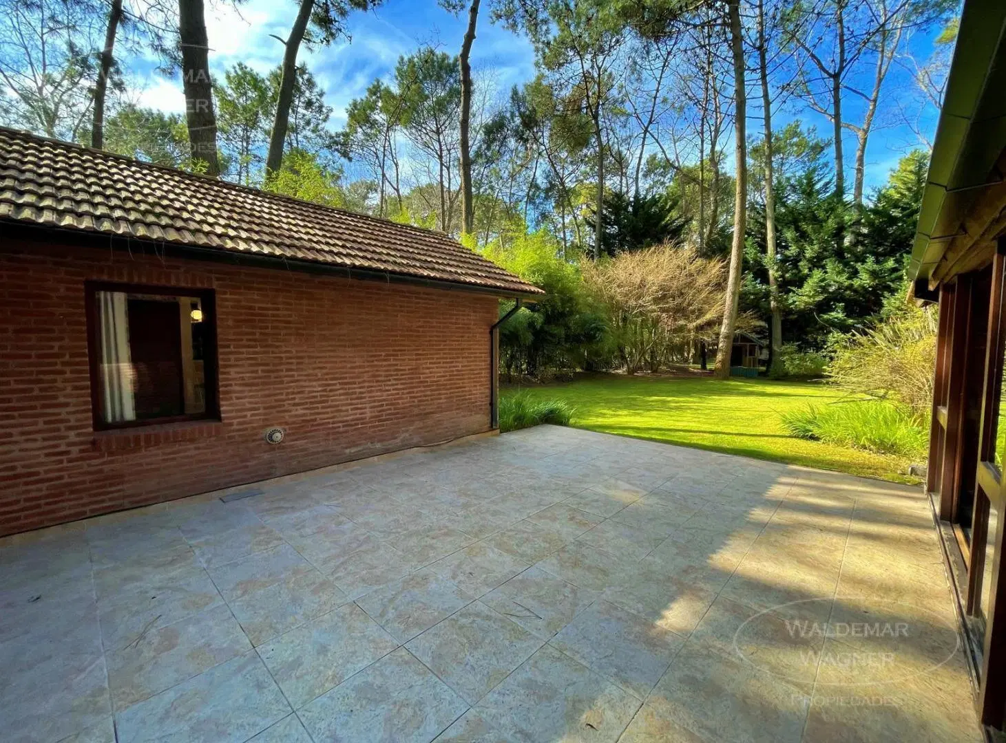Chalet en Planta Baja con enorme Jardín al Bosque - Carilo 4