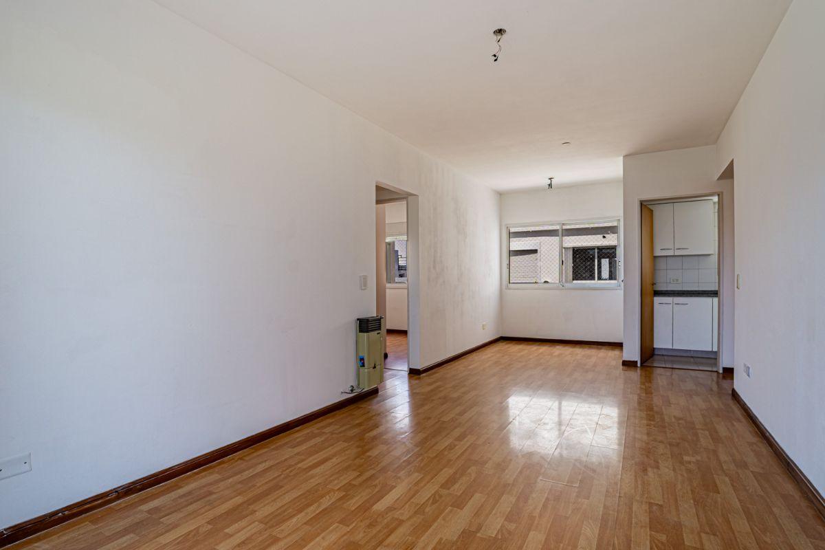 3 Amb Frente c/ Balcon aterrazado, IMPECABLE / Cochera fija y Pileta - H Irigoyen 3700 - ALMAGRO.