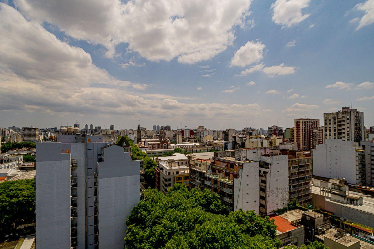 3 Amb Frente c/ Balcon aterrazado, IMPECABLE / Cochera fija y Pileta - H Irigoyen 3700 - ALMAGRO.
