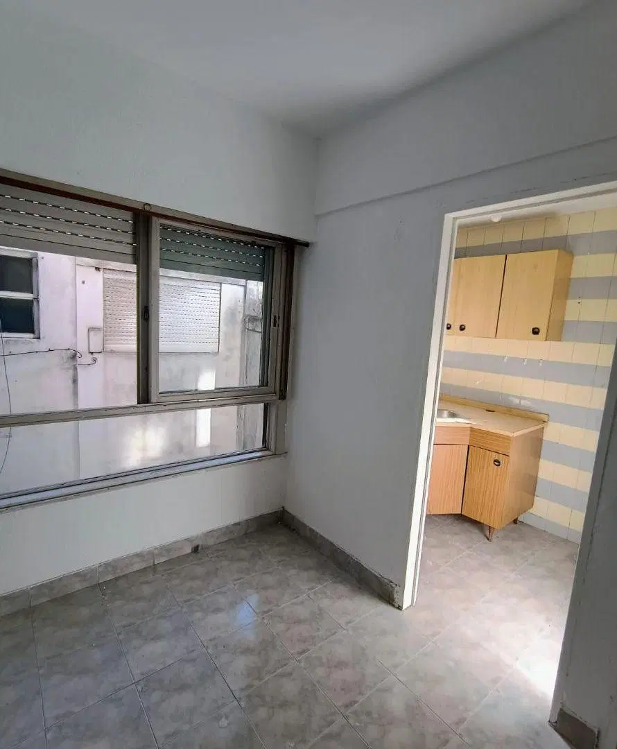 Venta de monoambiente sobre Av. San Juan al 4200 5