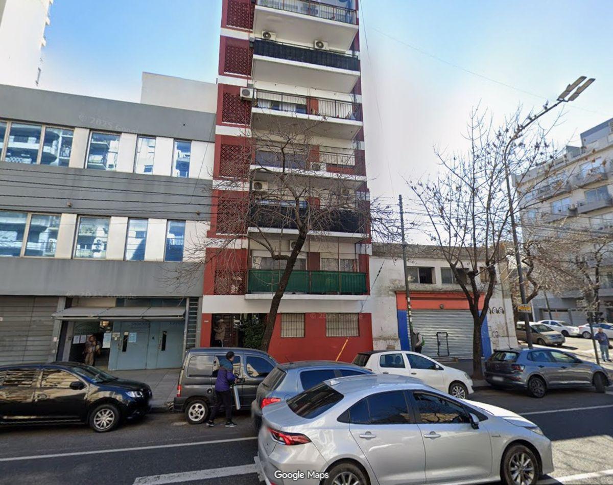 Venta de monoambiente sobre Av. San Juan al 4200