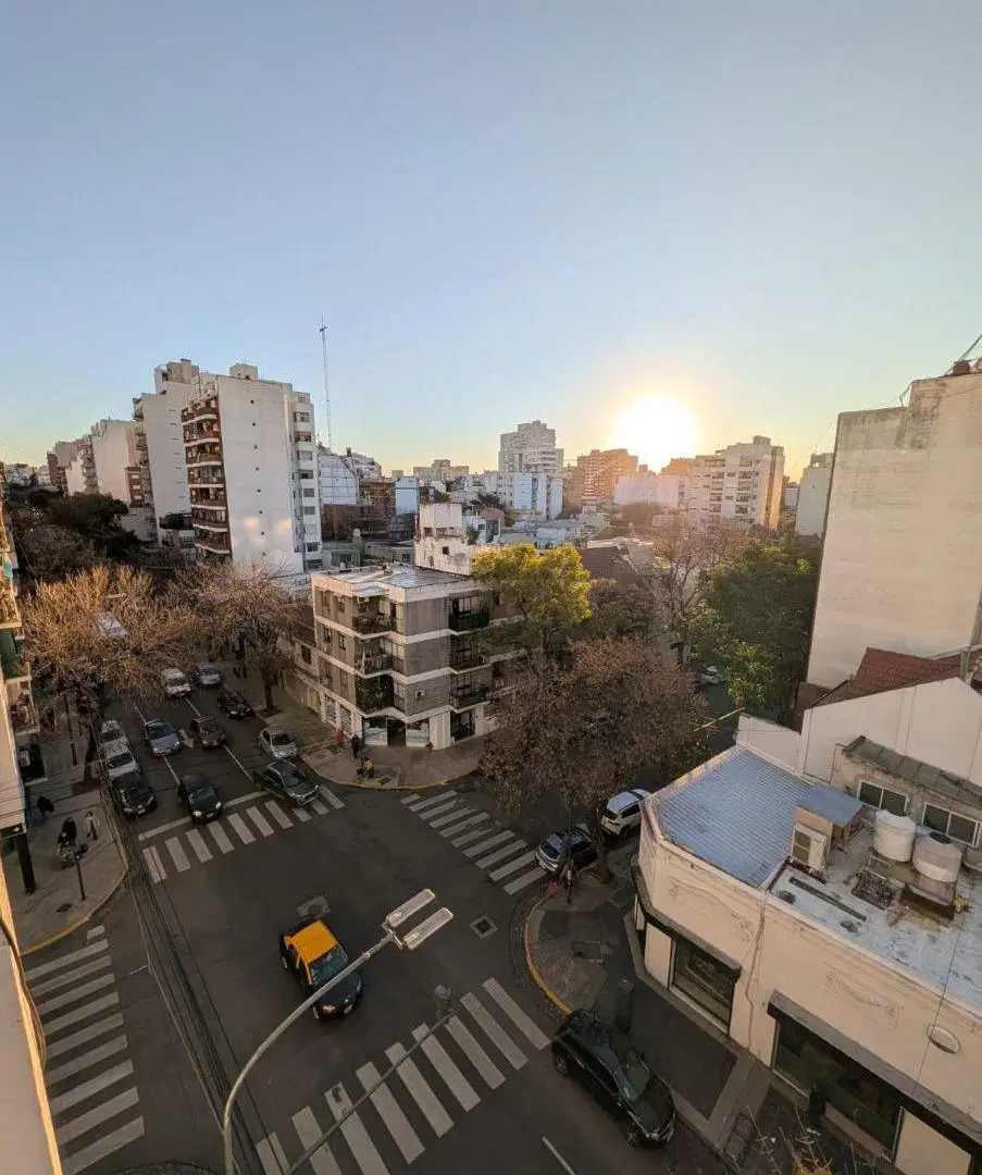 Monoambiente al frente c/balcon sobre Av Avellaneda 92 4
