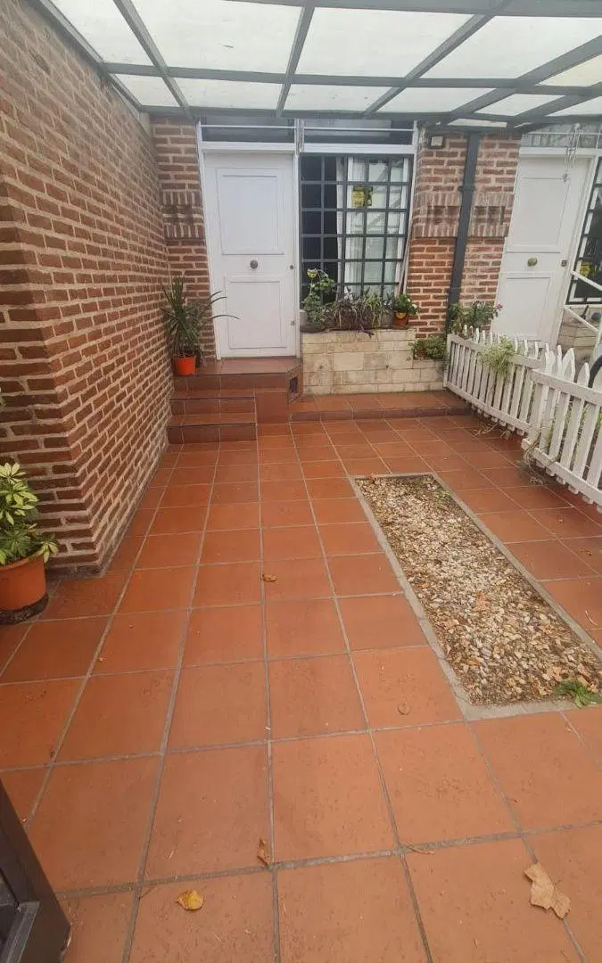 Triplex 5 ambientes Impecable - Jardín y Cochera. ¡Ubicación Ideal! 2