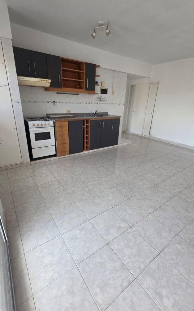 Foto de Semipiso de Categoría Al Contrafrente con Balcón - Independencia 1382, imagen 3