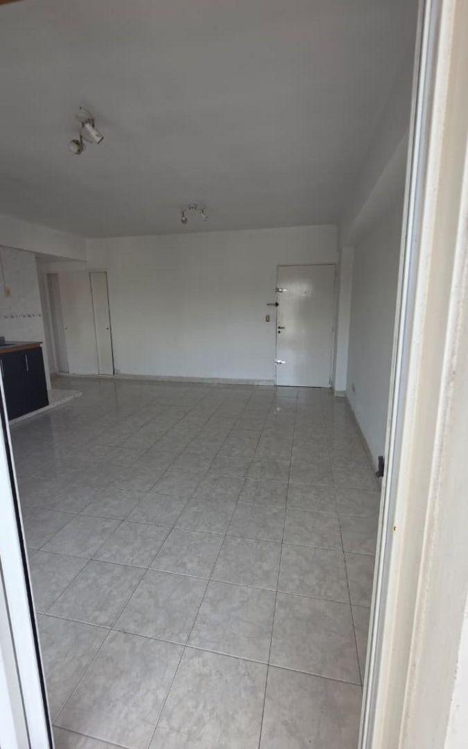 Foto de Semipiso de Categoría Al Contrafrente con Balcón - Independencia 1382, imagen 2