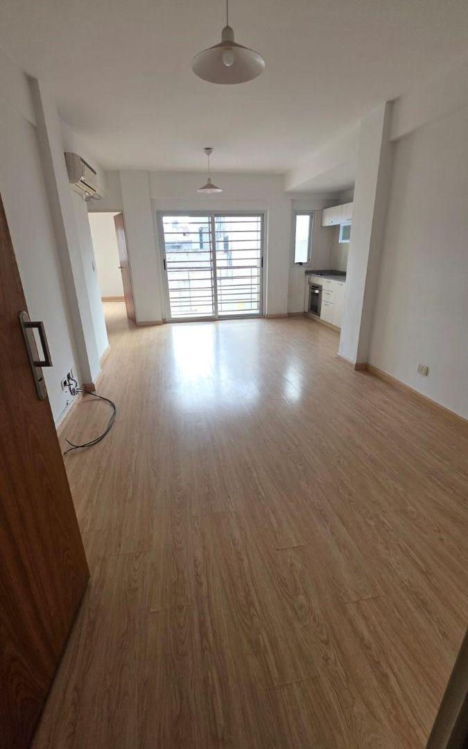 Foto de 2 ambientes contrafrente con balcon super luminoso - Pergamino 300, imagen 1
