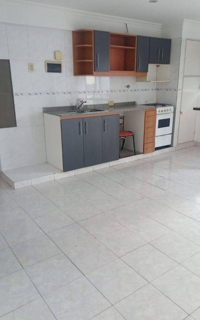 Foto de Semipiso de Categoria Al frente con Balcón - Independencia 1382, imagen 2