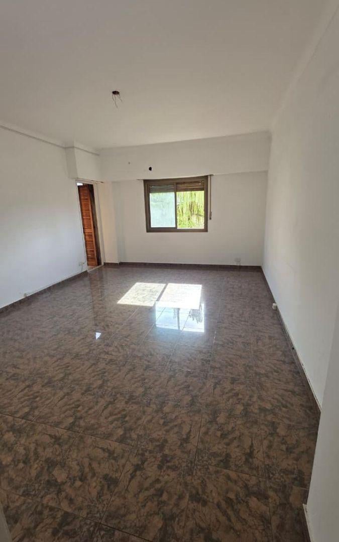 Foto de Departamento al Frente super amplio con balcon y Lavadero en Parque, imagen 2