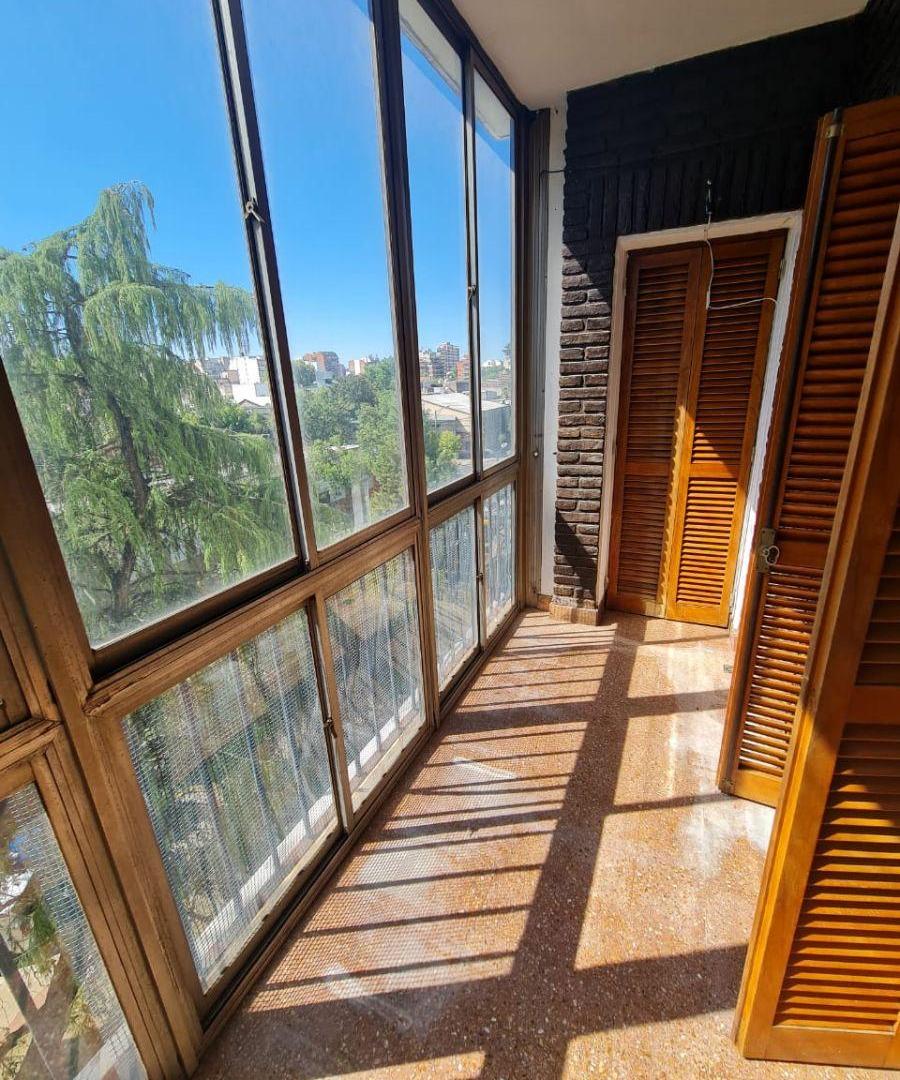 Foto de Departamento al Frente super amplio con balcon y Lavadero en Parque, imagen 1