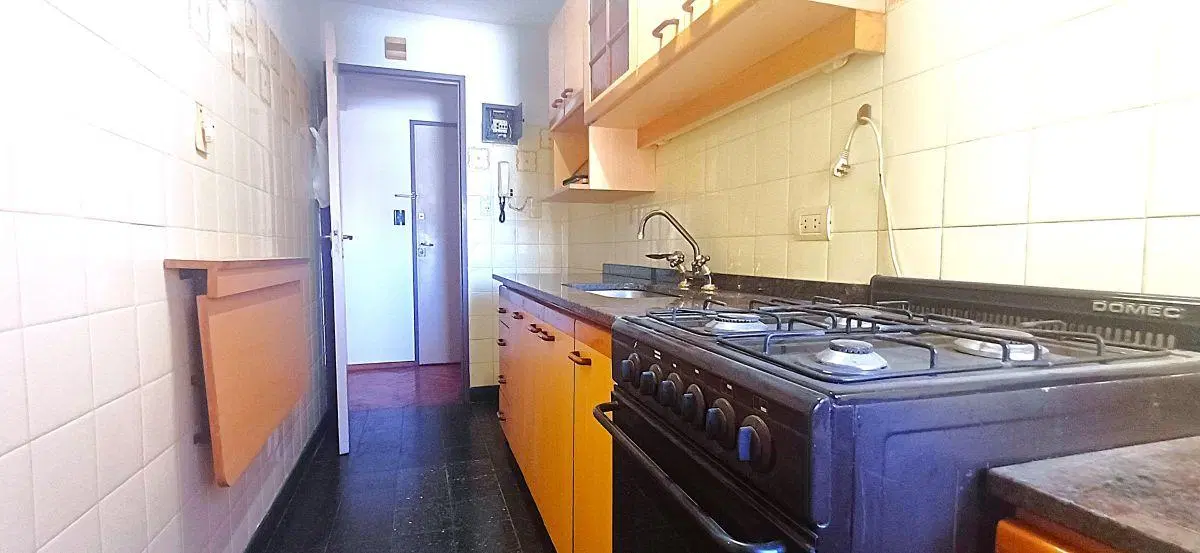 Cómodo y luminoso 3 ambientes a una cuadra de estación de subte D. 2