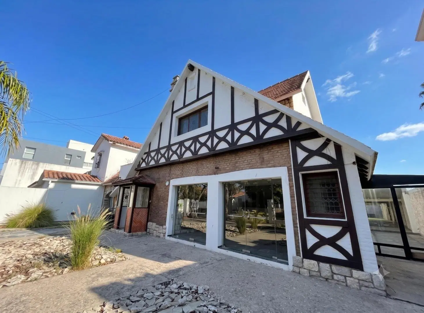 ¡Alquiler! Hermosa casona APTA LOCAL COMERCIAL/GASTRONOMICO en el Cerro de las Rosas 3
