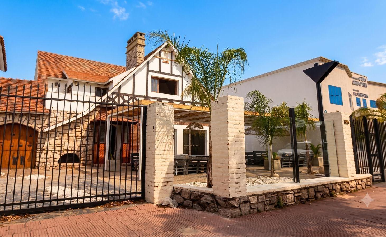 ¡VENTA! Hermosa casona APTA LOCAL COMERCIAL/GASTRONOMICO en el Cerro de las Rosas