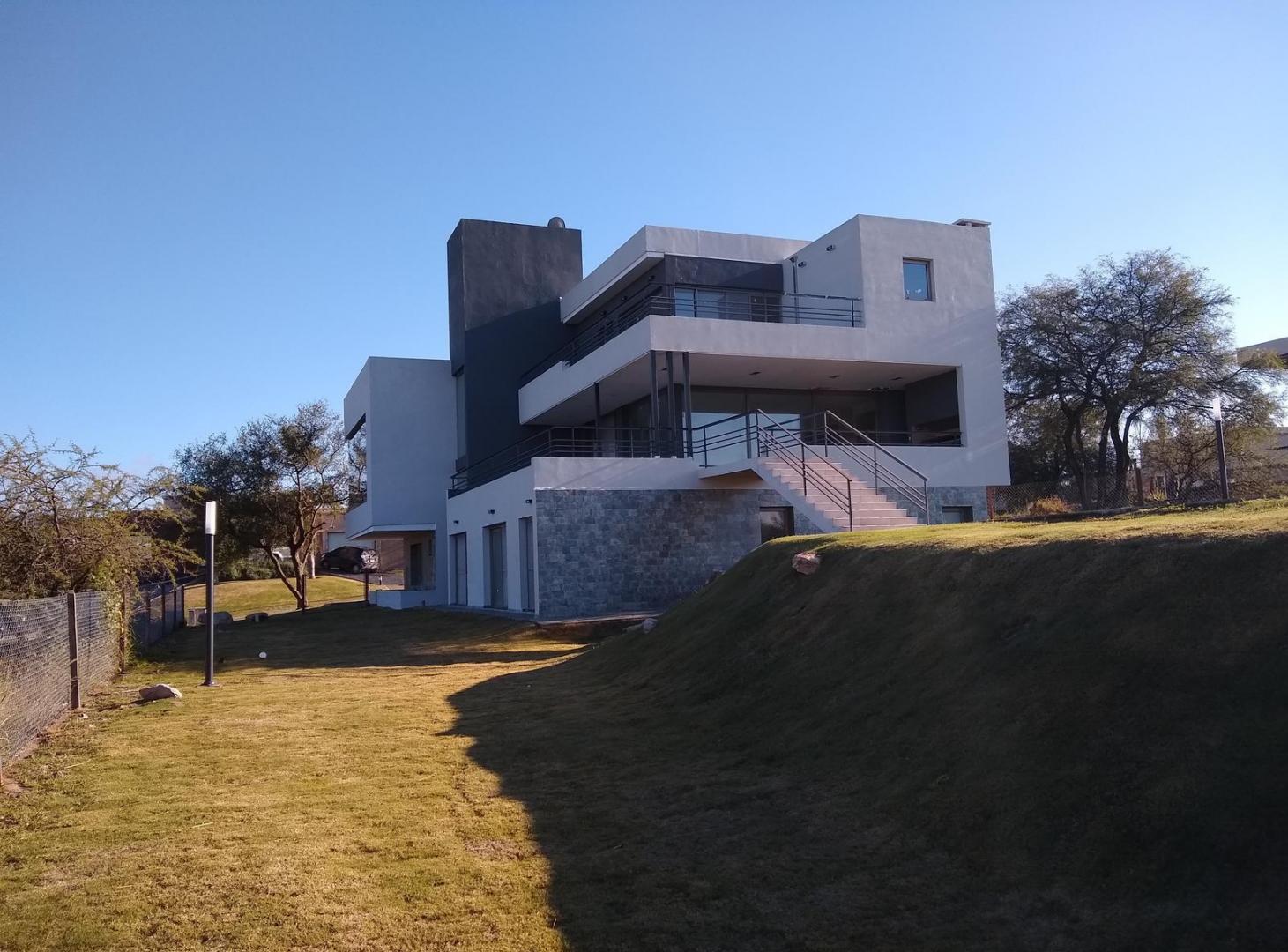 ¡Venta! Hermosa Casa en La Arbolada Hollywood ¡Con Escritura!