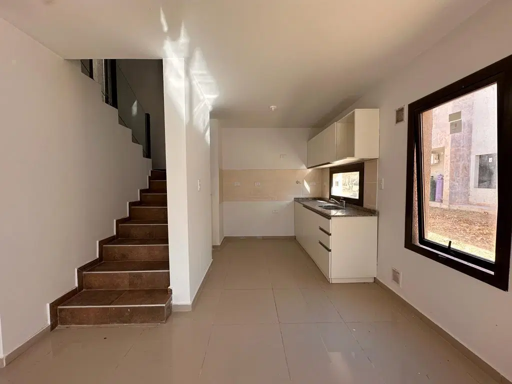 ¡VENTA! Dúplex en La Arbolada Hollywood -  2 Dormitorios ¡Muy Luminoso! 3