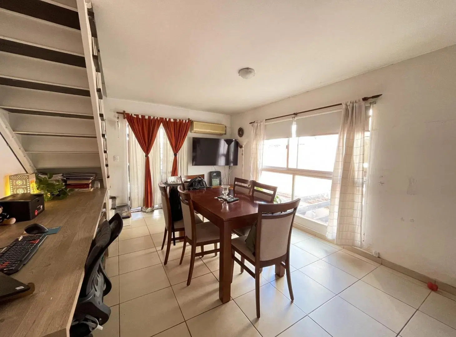 ¡Alquiler! ¡Oportunidad única en Alberdi! Dpto en 2 plantas ¡Con terraza y balcón! 4