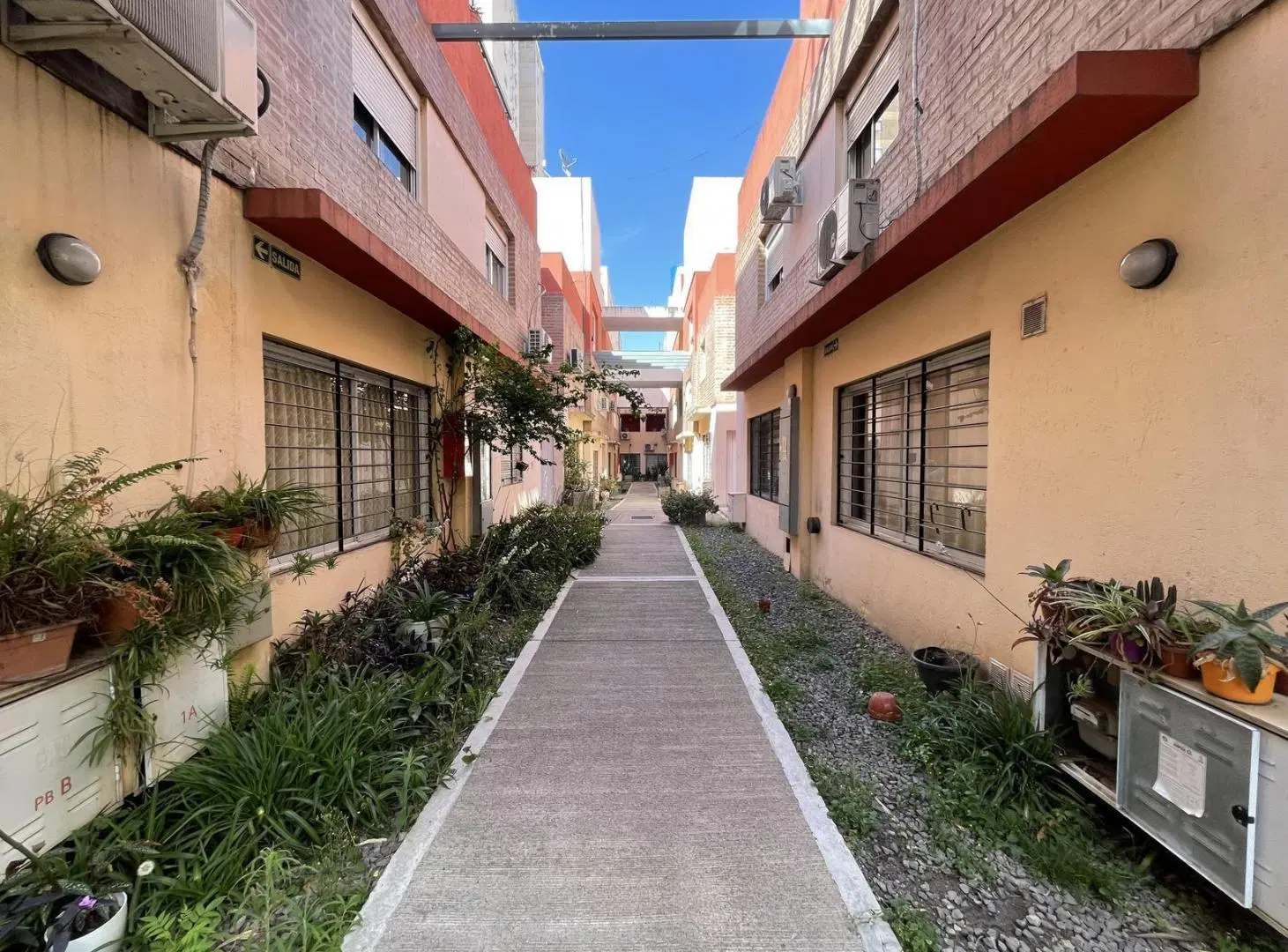 ¡Alquiler! ¡Oportunidad única en Alberdi! Dpto en 2 plantas ¡Con terraza y balcón! 3