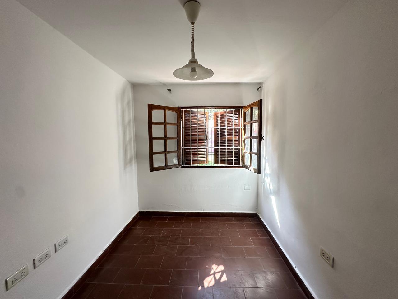 Foto de ¡Venta! Casa en Argüello - 3 Dormitorios y un Monoambiente ¡Apta, imagen 4