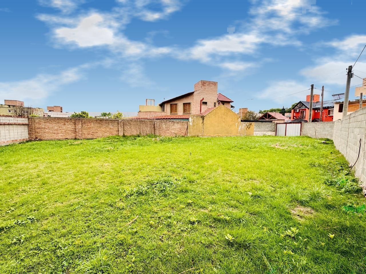 Foto de ¡Venta! Lote esquina de 377 m² en Bº Padre Claret - Frente a la plaza, imagen 1