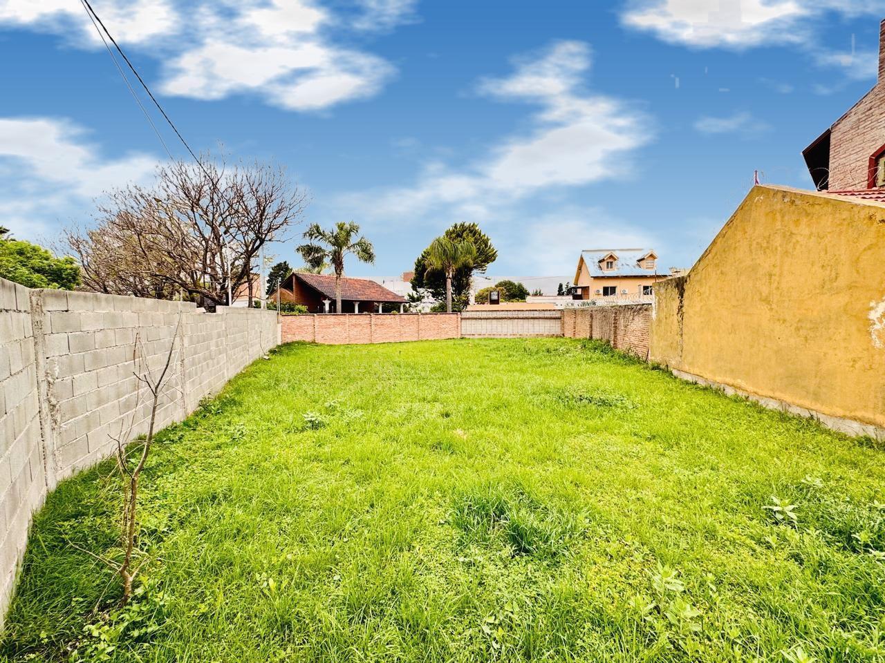 Foto de ¡Venta! Lote esquina de 377 m² en Bº Padre Claret - Frente a la plaza, imagen 3