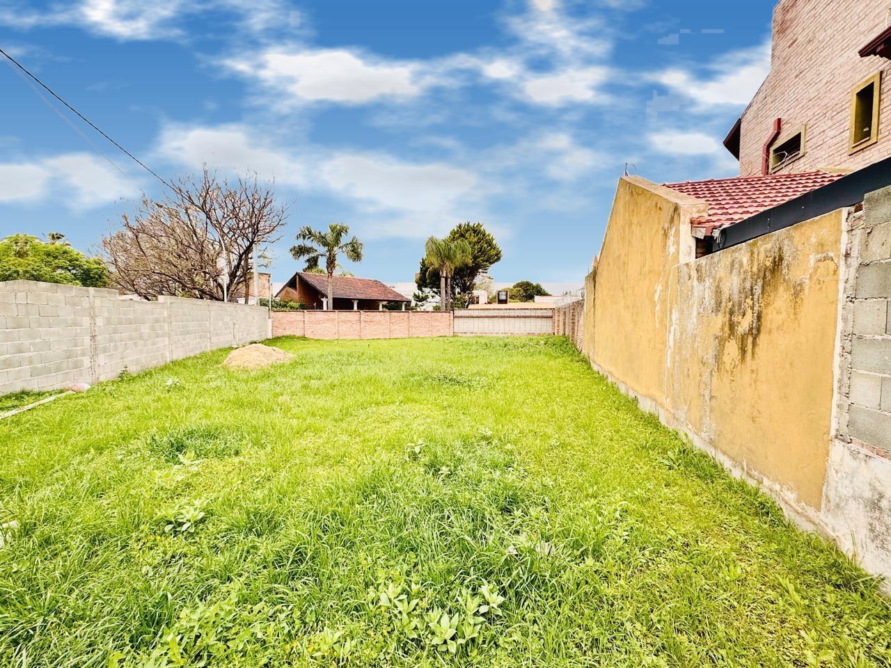 Foto de ¡Venta! Lote esquina de 377 m² en Bº Padre Claret - Frente a la plaza, imagen 2