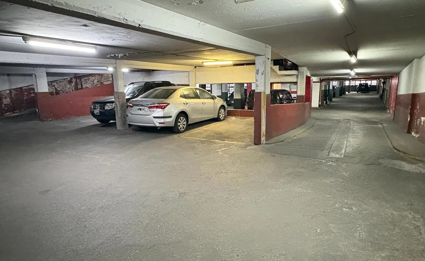 VENTA COCHERA FIJA CUBIERTA MICROCENTRO SAN NICOLAS 3