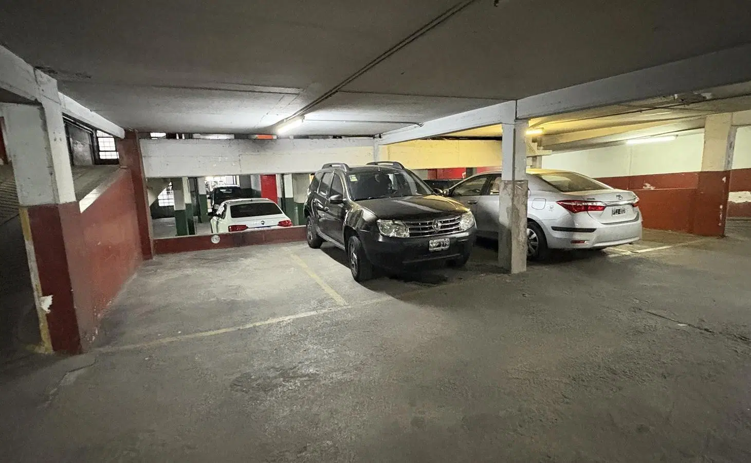 VENTA COCHERA FIJA CUBIERTA MICROCENTRO SAN NICOLAS 1