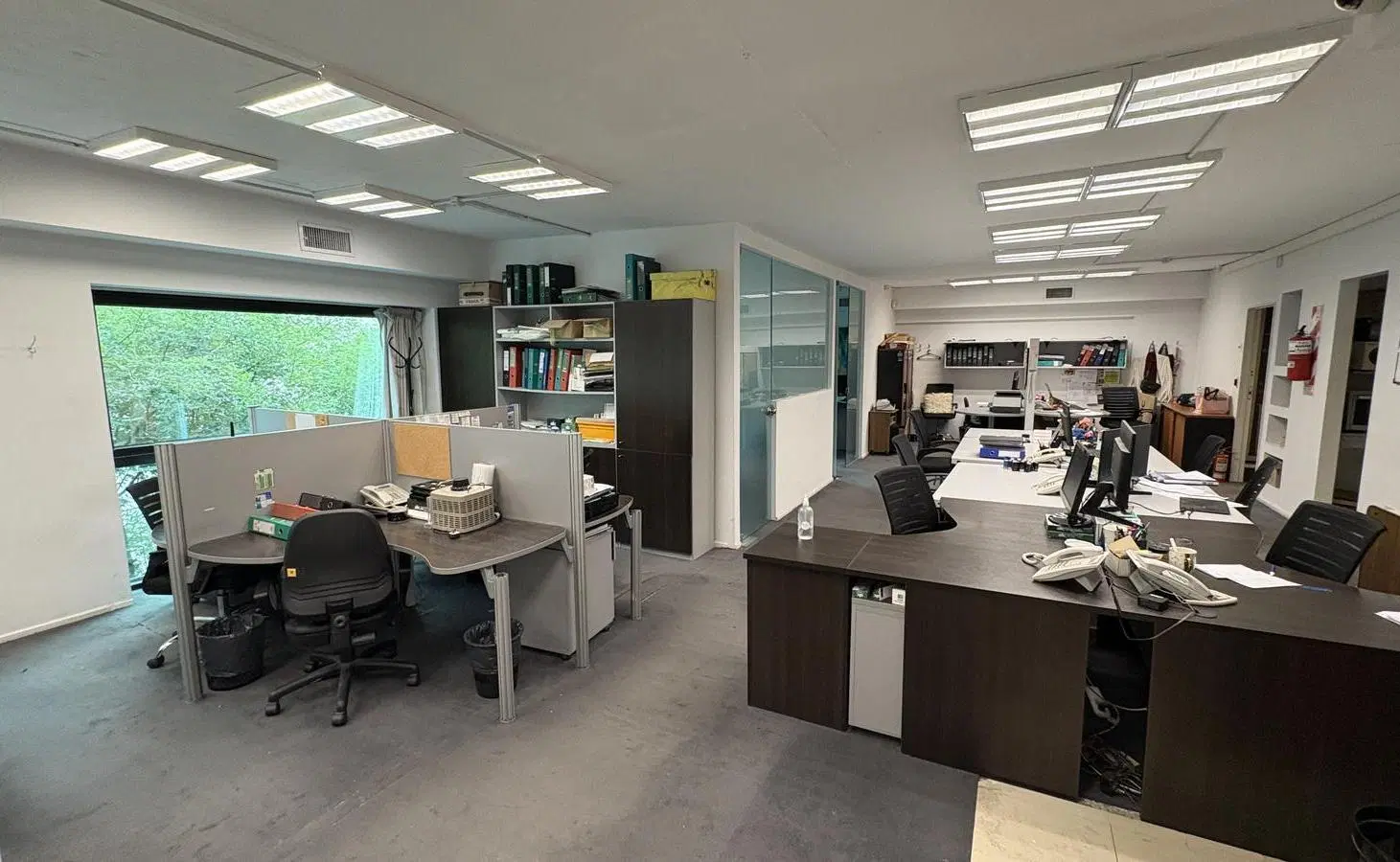 ALQUILER OFICINA DE 182 m² CON DOBLE FRENTE Y 4 COCHERAS SEGURIDAD 24 HS BELGRANO 2