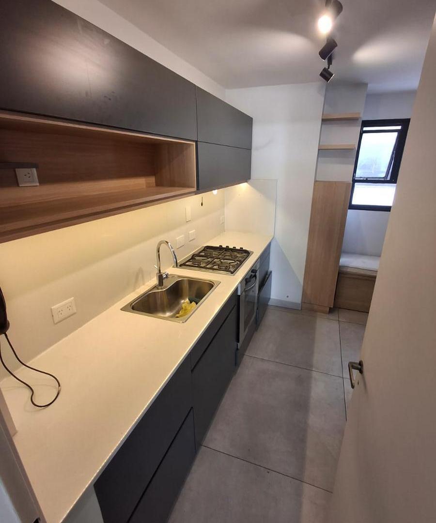 Foto de Hermoso Departamento 3 Ambientes con Cochera en Recoleta, imagen 2