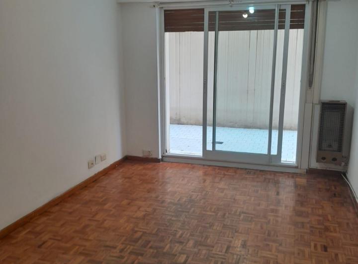 Foto de Amplio departamento 2 amb. en 3er piso con patio, imagen 3