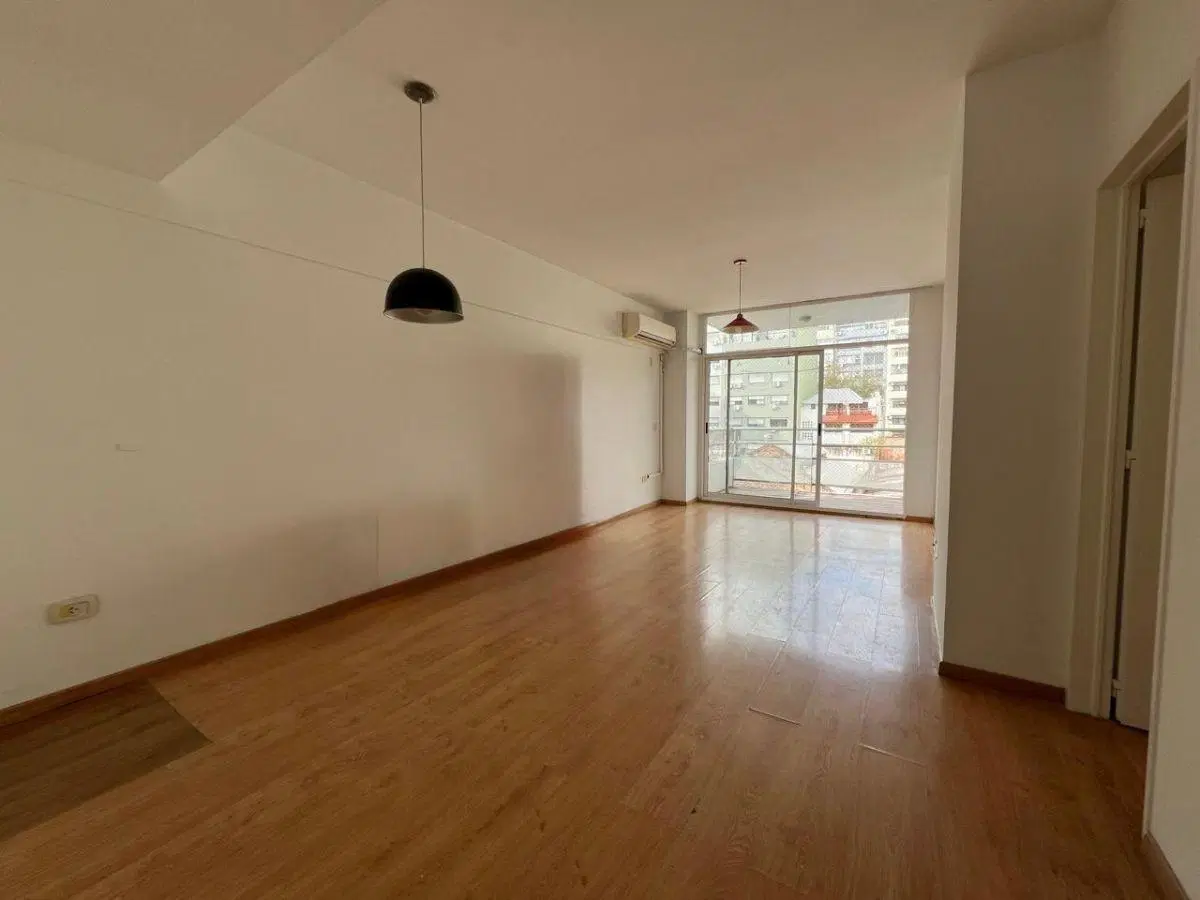 Semipiso de 4 ambientes con cochera, baulera y balcón aterrazado 3