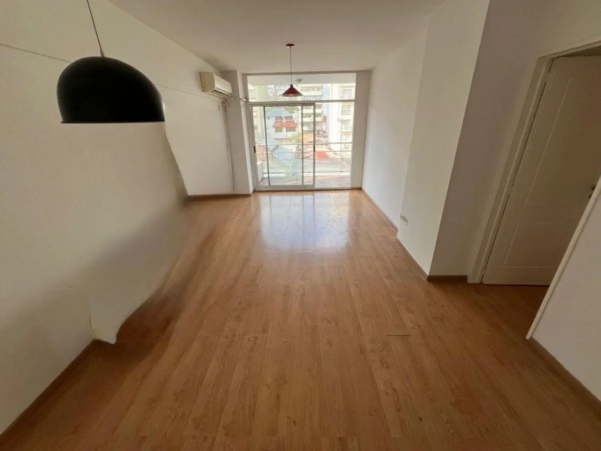 Semipiso de 4 ambientes con cochera, baulera y balcón aterrazado 1