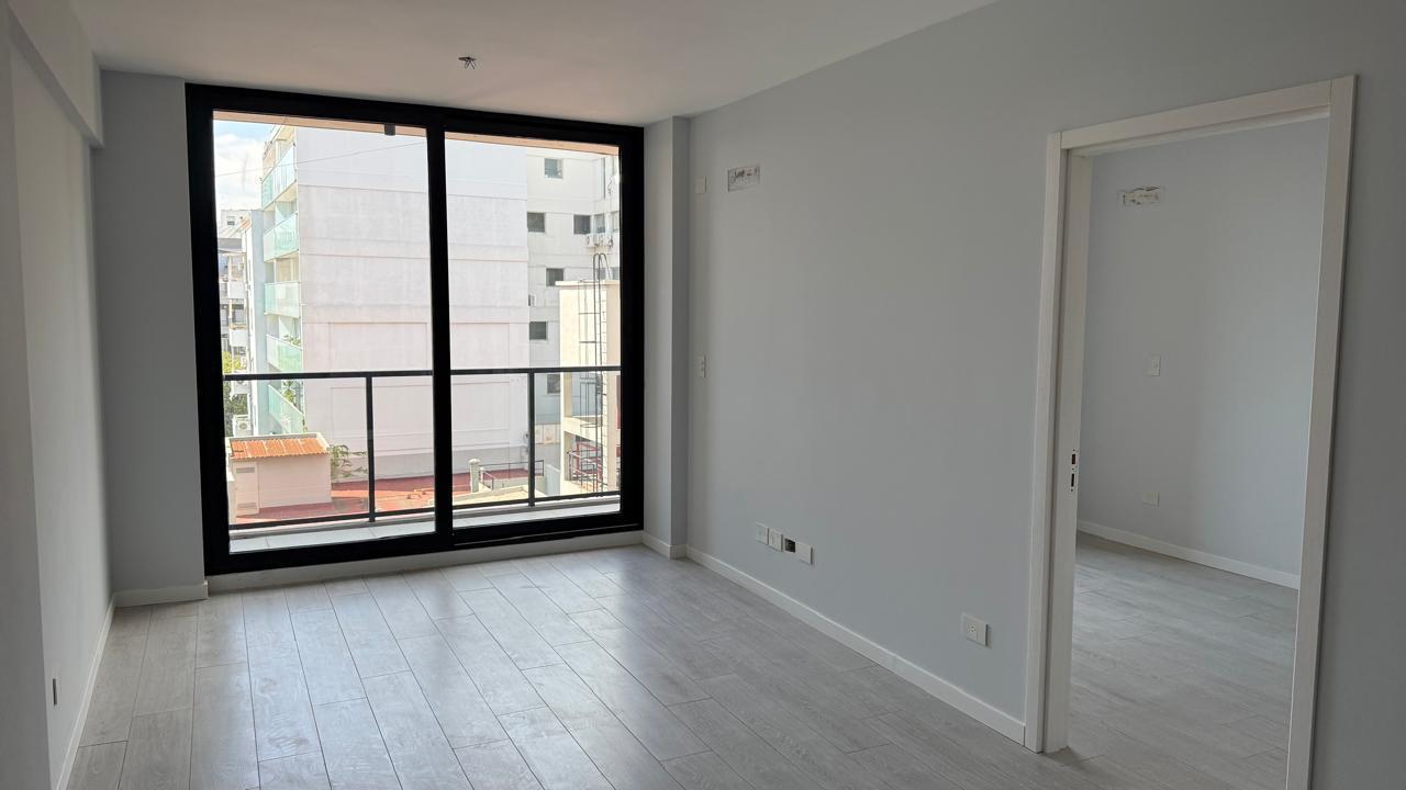 Amplio 2 amb en venta al contrafrente con dorm en suite