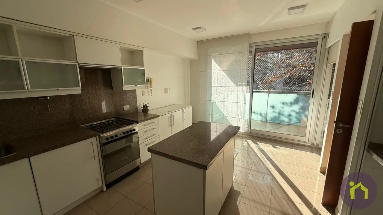 Departamento de 3 amb en venta en Belgrano con cochera 2