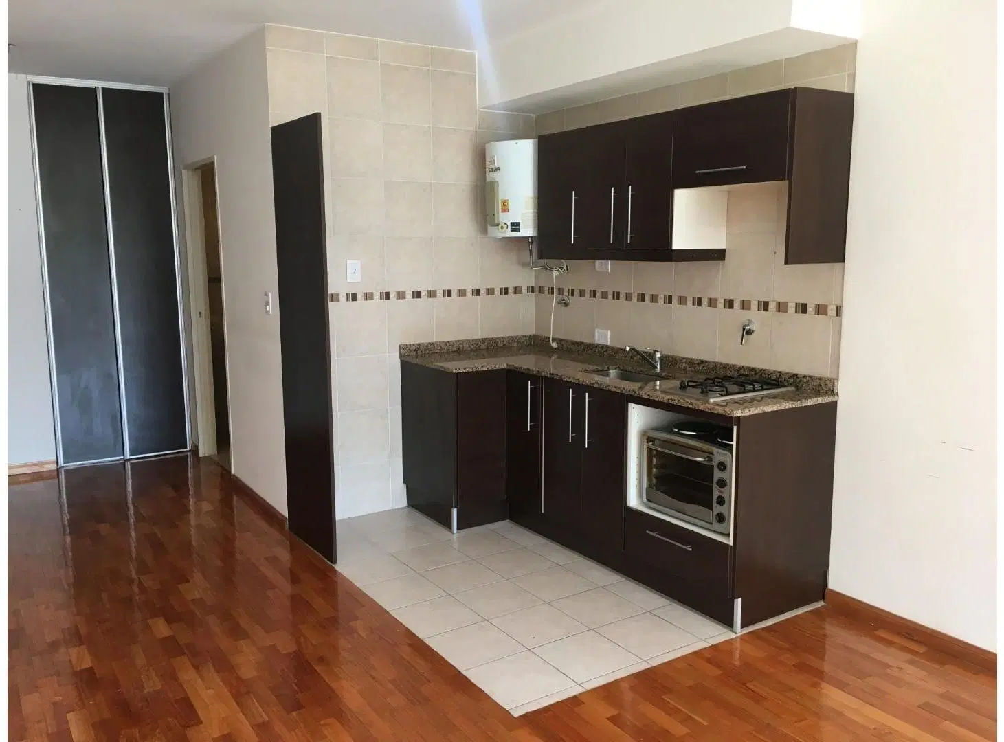 Villa Urquiza. Mendoza y Avalos.- Monoambiente en Alquiler.- 4