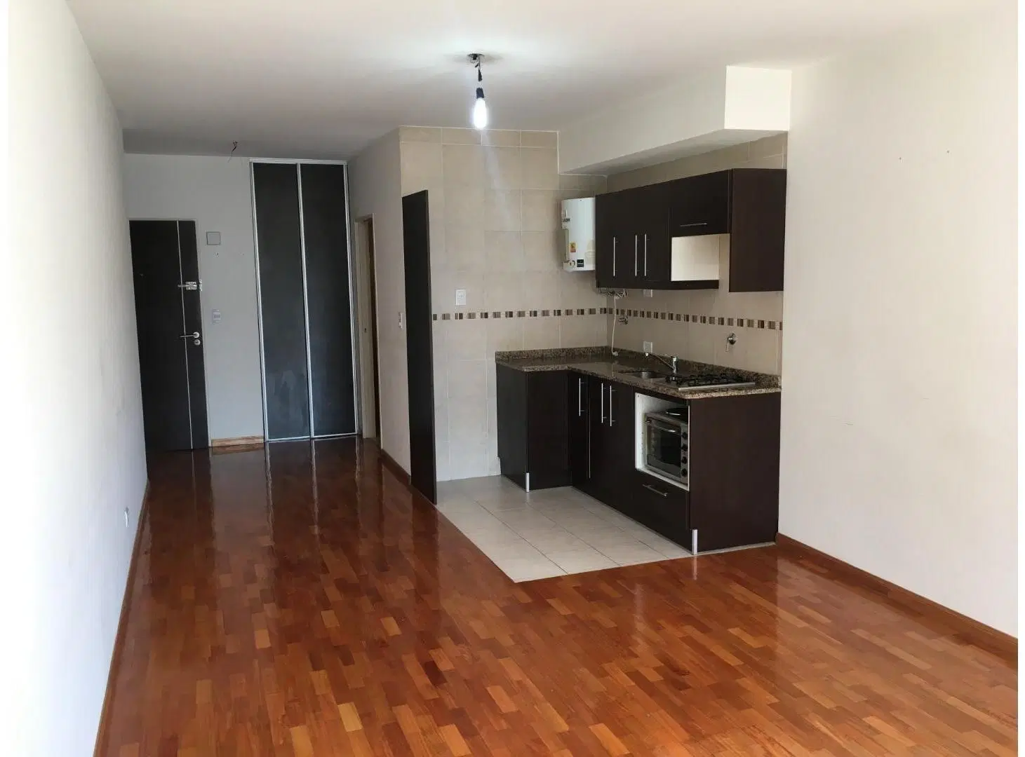 Villa Urquiza. Mendoza y Avalos.- Monoambiente en Alquiler.- 3