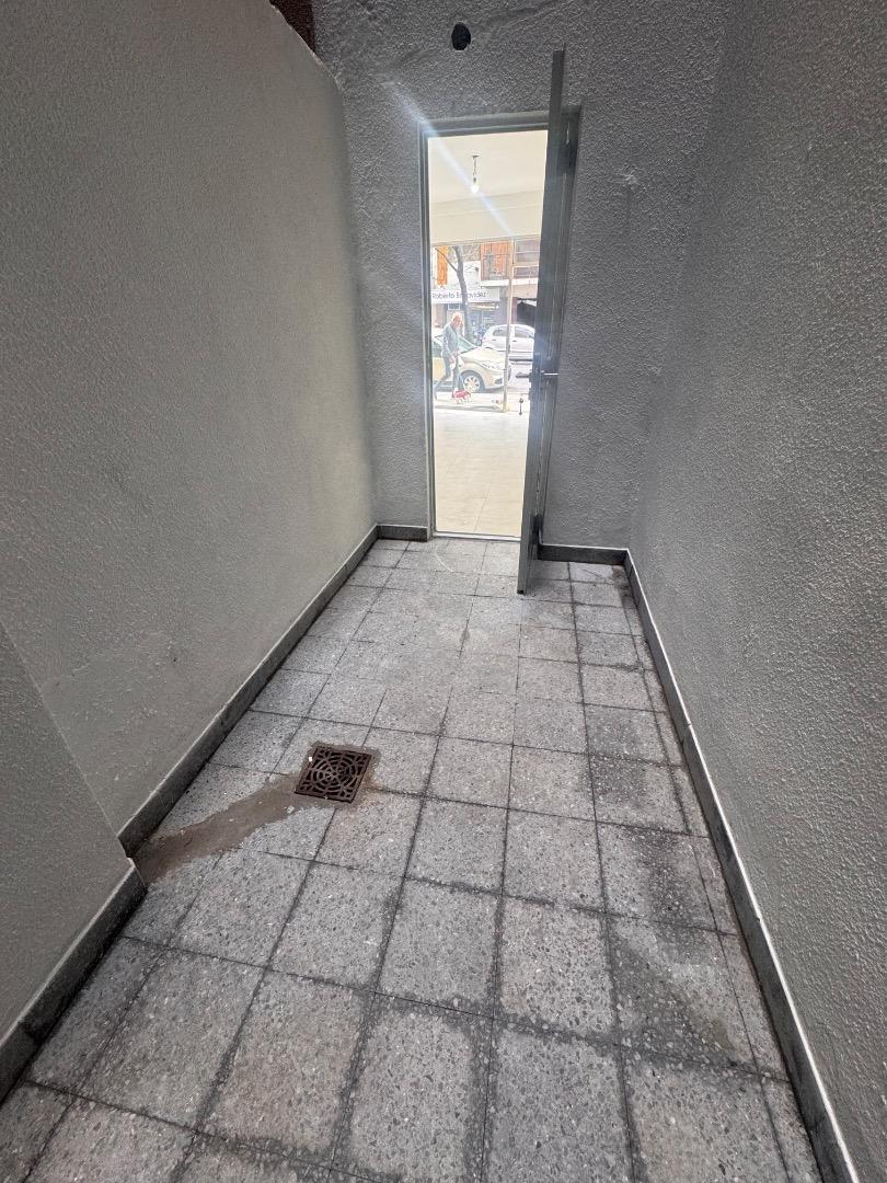 Foto de Local Comercial 22m2 Neuquen y Acoyte! Reciclado a Nuevo!, imagen 3