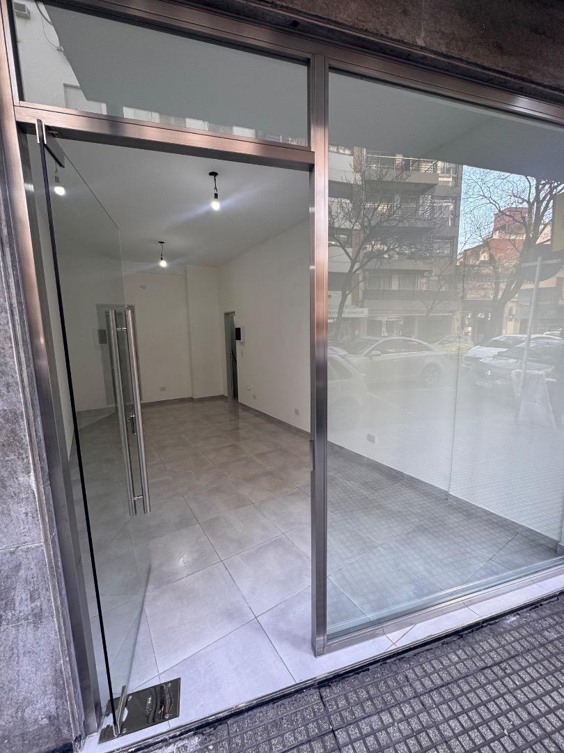 Foto de Local Comercial 22m2 Neuquen y Acoyte! Reciclado a Nuevo!, imagen 1