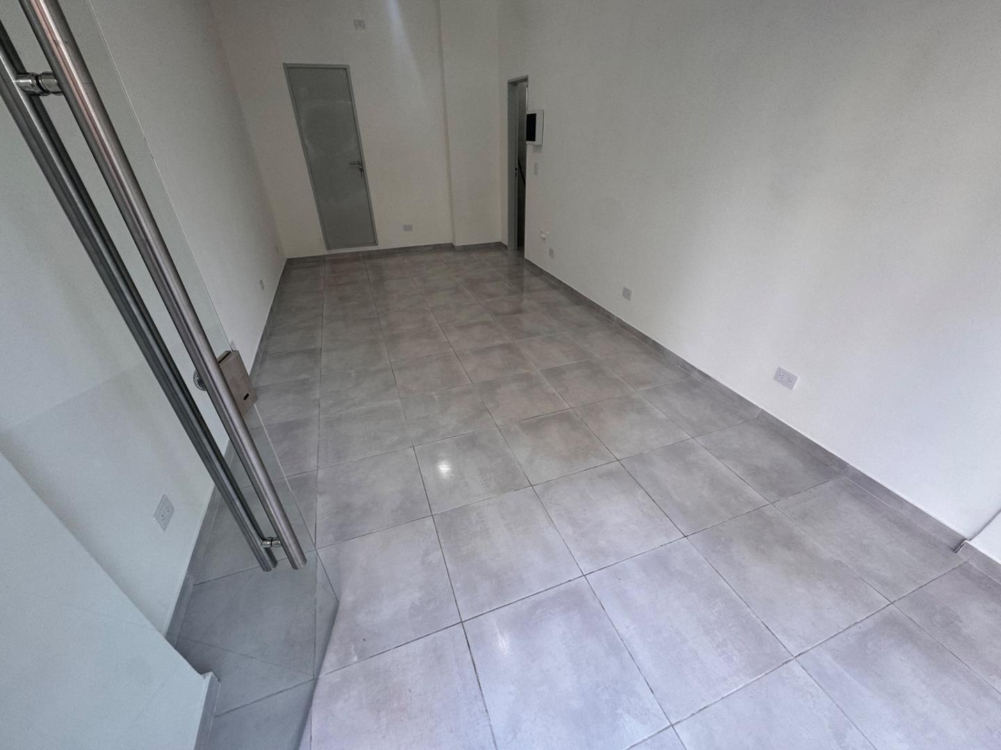 Foto de Local Comercial 22m2 Neuquen y Acoyte! Reciclado a Nuevo!, imagen 2