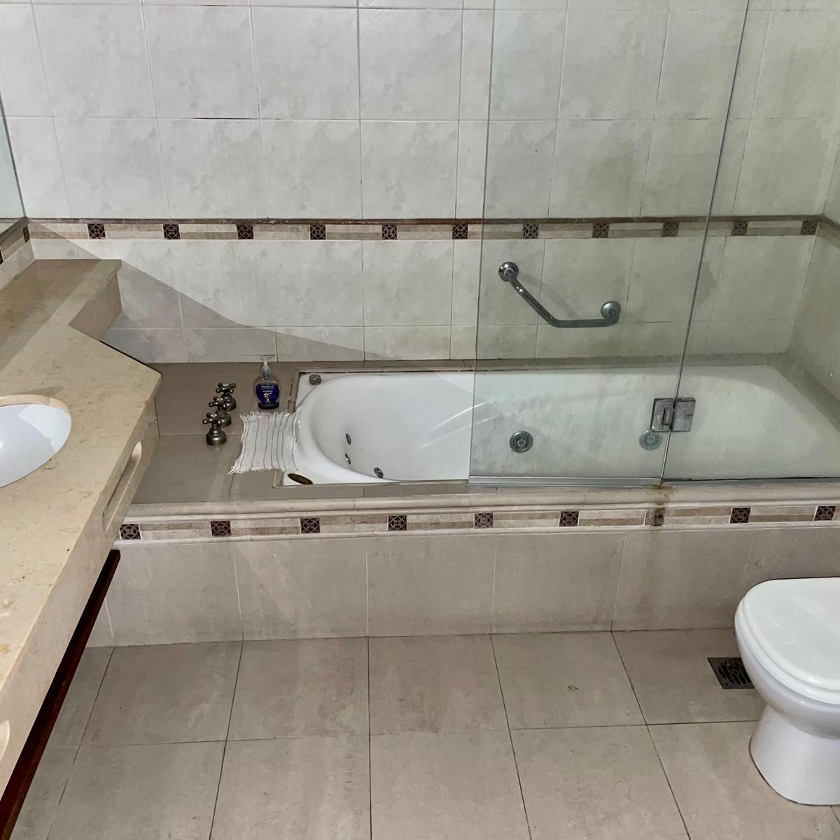 Venta 4 Dorm. con Cochera y Vista Plaza San Martin 5