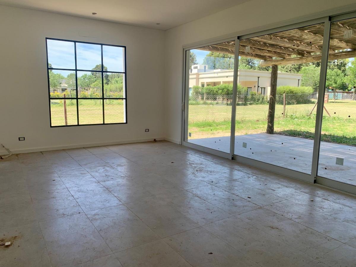 Foto de Casa cinco ambientes con pileta, imagen 5