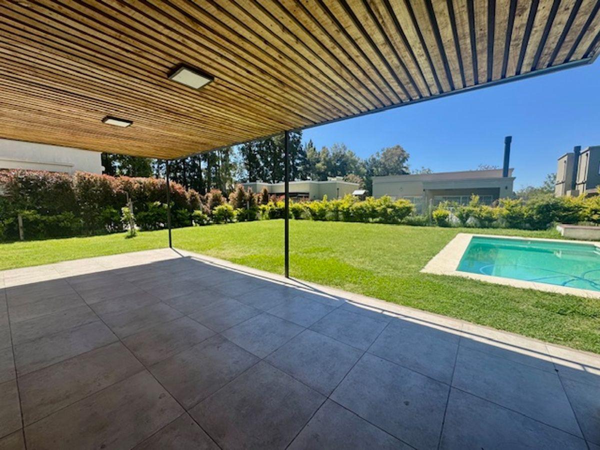 Casa de tres dormitorios, Estudio y Playroom, Pileta