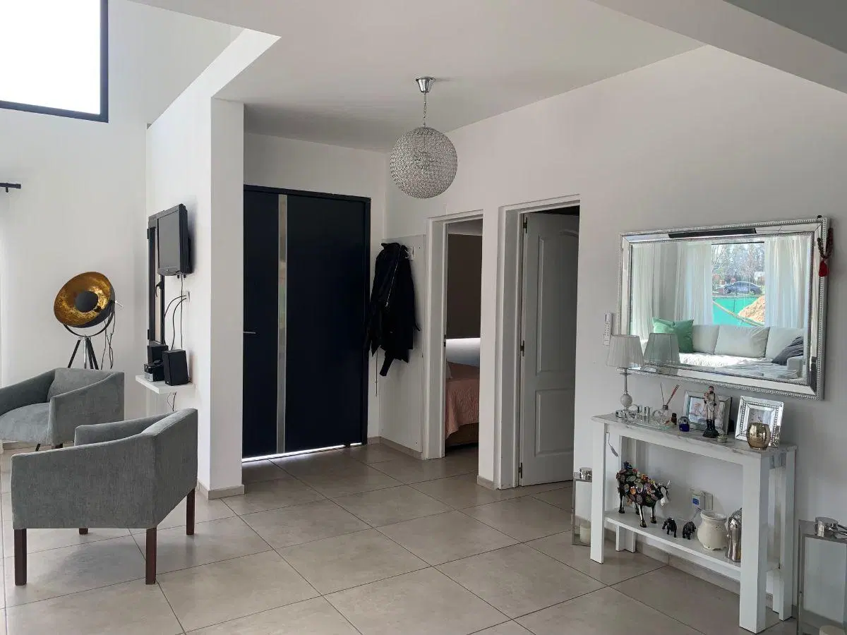 Casa moderna y nueva en venta 4 dormitorios y pileta 4