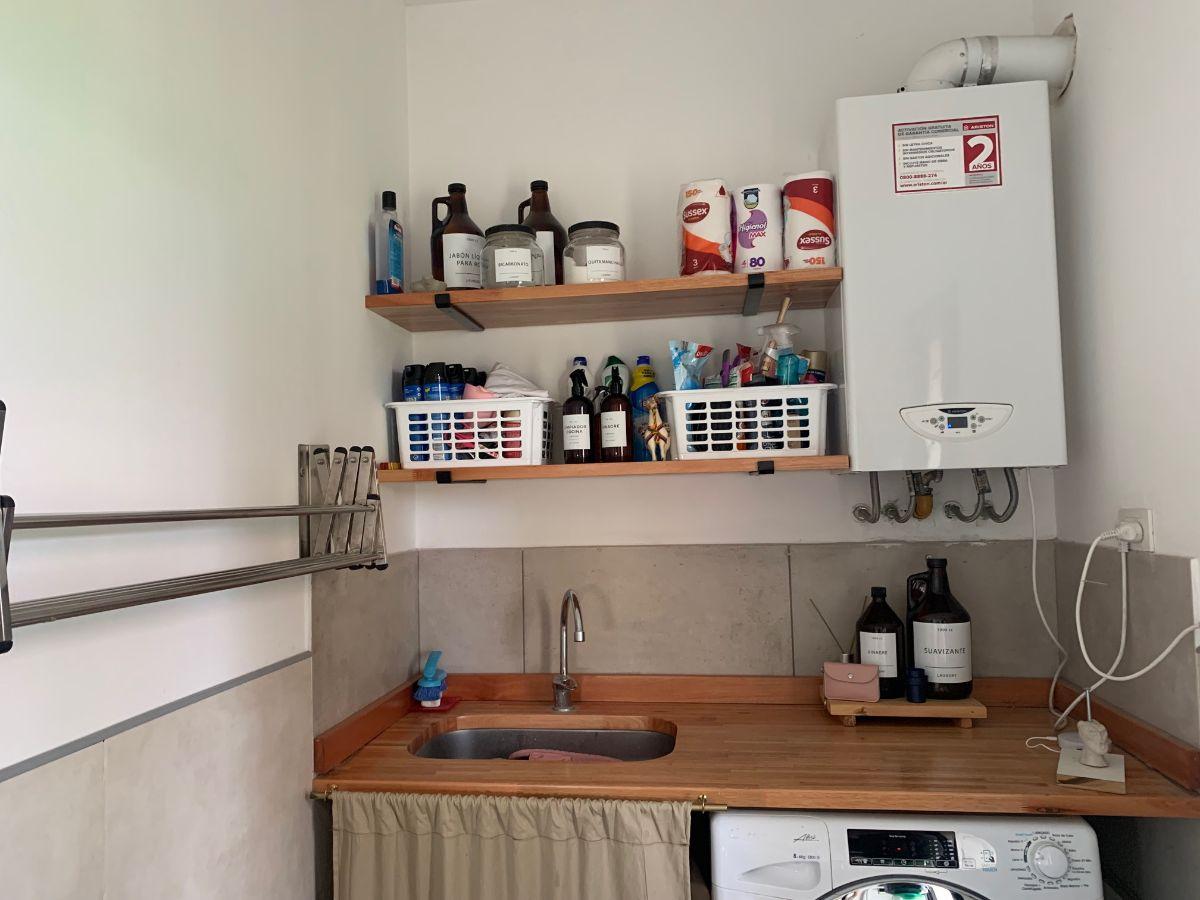 Casa moderna y nueva en venta 4 dormitorios y pileta